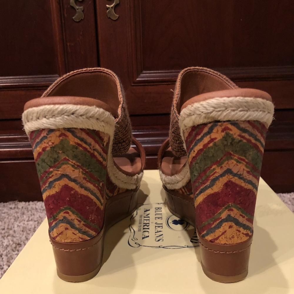 SOLD- Lucky Brand Candy Wedge - Picture 4 of 8